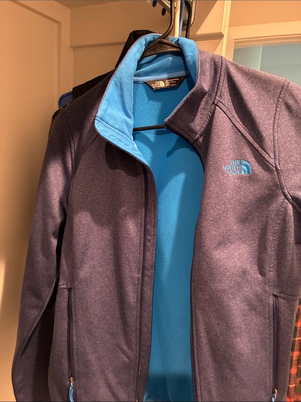 The North Face Men’s Navy & Bright Blue Lightweight Jacket